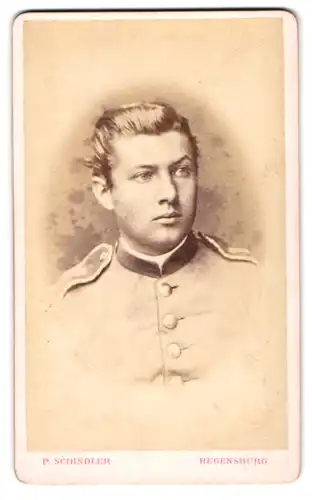 Fotografie P. Schindler, Regensburg, Einjährig-Freiwilliger in Uniform