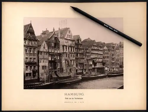 Fotografie Strumper & Co., Hamburg, Ansicht Hamburg, Blick in den Fleth bei der Deichstrasse, Geschäft Peter Skolpelka