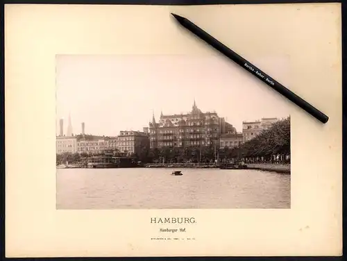 Fotografie Strumper & Co., Hamburg, Ansicht Hamburg, Blick von der Alster auf das Hotel Hamburger Hof, Alsterpavillon