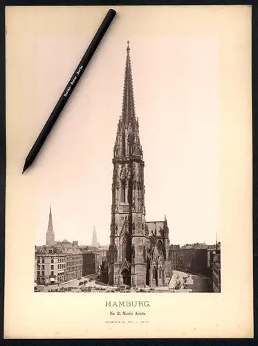 Fotografie Strumper & Co., Hamburg, Ansicht Hamburg, Blick auf die St. Nicolai Kirche mit Equitable Geschäft