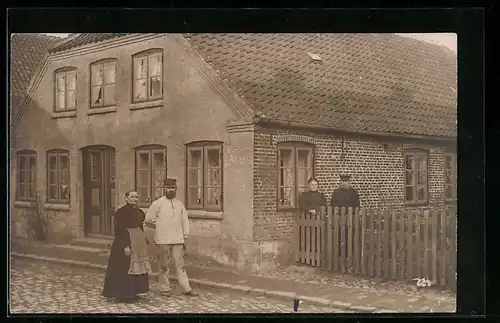 Foto-AK Witzwort, Haus Bartels mit Anwohnern, 1911