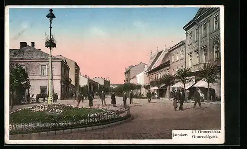 AK Jaroslaw, Ul. Grunwaldska, Grunwaldgasse mit Passanten