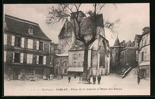 AK Sarlat, Place de la Liberté et Hôtel des Postes