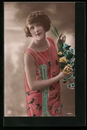 Foto-AK NPG Nr. 7826 /4: Dame mit Perlenkette und Blumen
