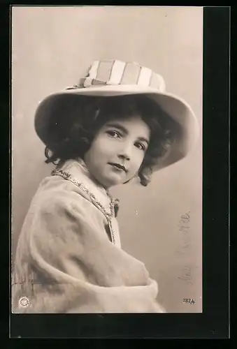 Foto-AK NPG Nr. 782 /4: Kleines Kind mit einem Hut