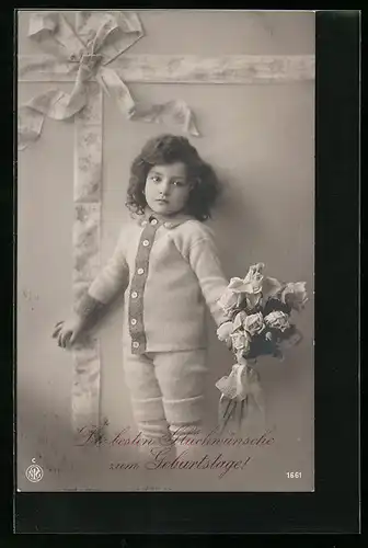 Foto-AK NPG Nr. 1661: Kleines Kind mit einem Blumenstrauss