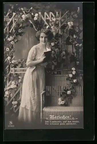 Foto-AK L.J. & F.F. Nr. 3268 /5: Frau im Kleid liest ein Buch