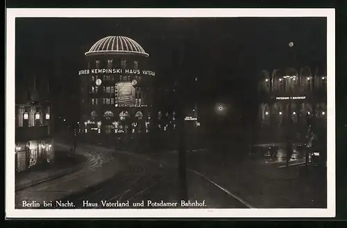 AK Berlin, Gasthof Kempinski Haus Vaterland und Potsdamer Bahnhof bei Nacht