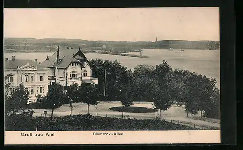 AK Kiel, Bismarck-Allee mit Spaziergänger