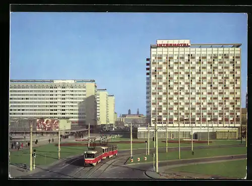 AK Dresden, Prager Strasse mit Interhotel Newa