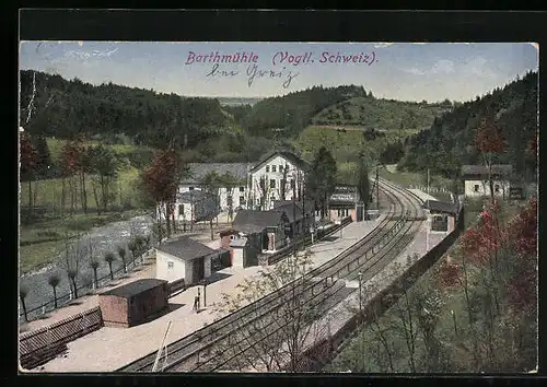 AK Barthmühle /Vogtl. Schweiz, Bahnhof mit Nebengebäuden aus der Vogelschau