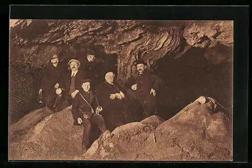 AK Segeberg, Herrengruppe in der Säulenhöhle unter dem Kalkberg