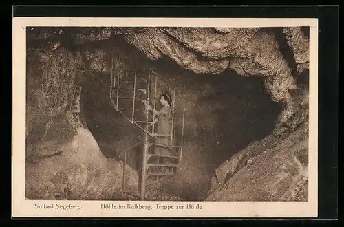 AK Segeberg, Besucherin auf der Treppe in der Höhle im Kalkberg