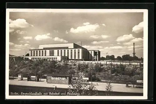 AK Berlin-Charlottenburg, Deutschlandhalle mit Bahnhof und Funkturm