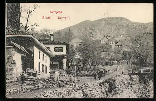 AK Sarajevo-Bistrik, Teilansicht mit Strasse und Bergblick