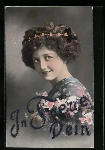 AK In Treue Dein, Frau mit Haarband