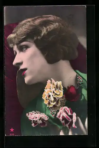 AK Frau in Profilansicht mit Blüten und geschminkten Lippen