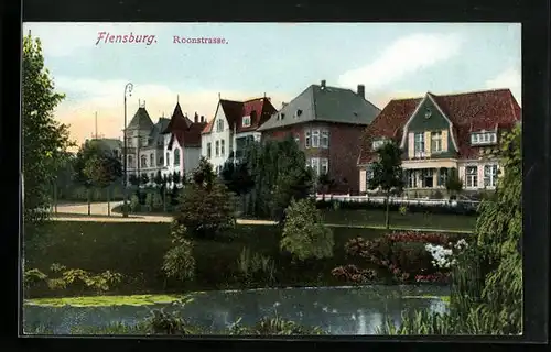 AK Flensburg, Roonstrasse mit Bäumen