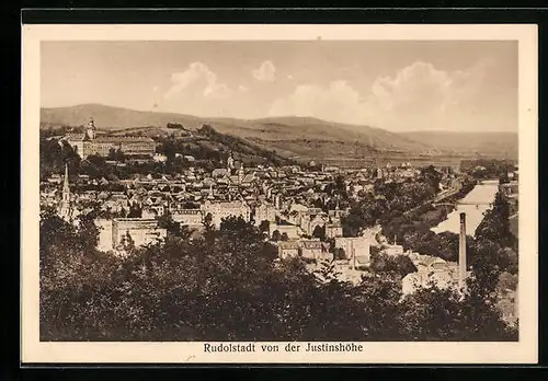 AK Rudolstadt, Totalansicht über Häuser, Kirchen, Fluss und Landschaft von der Justinshöhe