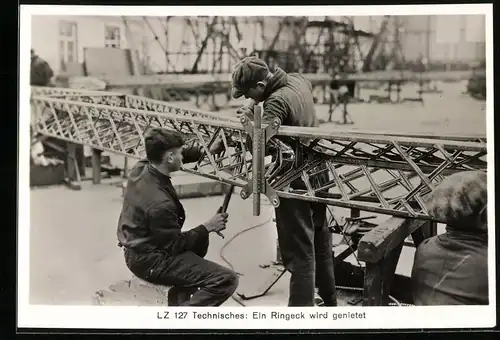 Fotografie Luftschiff Graf Zeppelin LZ-127 im Bau, Ein Ringeck wird genietet
