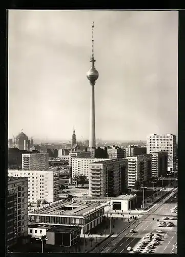 AK Berlin, Karl-Marx-Allee mit Fernsehturm