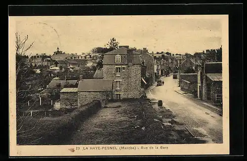 AK La Haye-Pesnel, Rue de la Gare