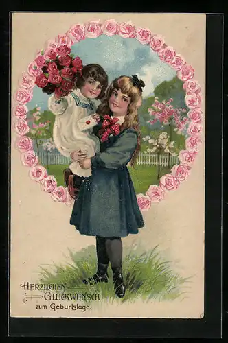Künstler-AK Mädchen mit ihrer kl. Schwester auf dem Arm mit Rosenstrauss zum Geburtstag
