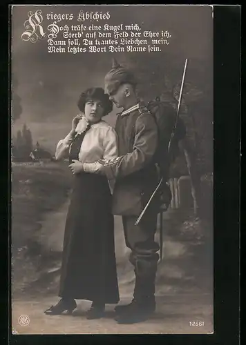 Foto-AK NPG Nr. 12561: Kriegers Abschied, Gardesoldat mit Pickelhaube-Tarnbezug