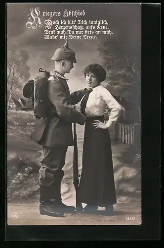 Foto-AK NPG Nr. 12561: Kriegers Abschied, Gardesoldat tröstet sein Liebchen
