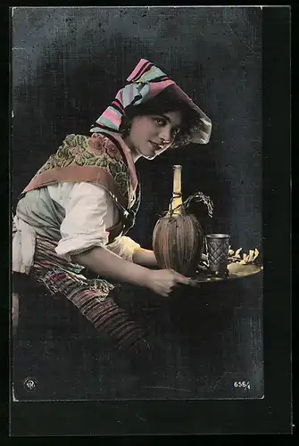 Foto-AK NPG Nr. 656 /4: Frau in Tracht und Tablett mit Wein