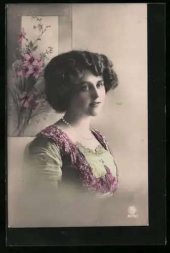 Foto-AK L.J. & F.F. Nr. 3278 /1: Schöne Frau in grün-violettem Kleid
