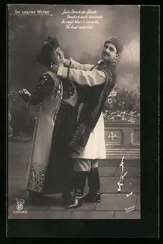 AK Operette Die lustige Witwe, Bewegte Paarszene