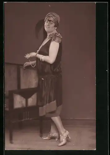 Foto-AK Johanna Schubert im ärmellosen Bühnenkleid