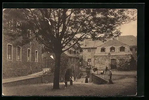 AK Siegburg, Benediktiner-Abtei Michelsberg, Erster Klosterhof