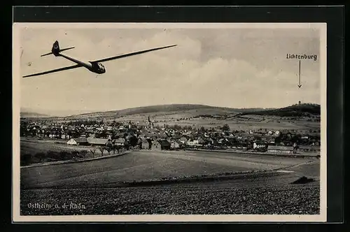 AK Ostheim v. d. Rhön, Ortsansicht mit einem Flugzeug und Lichtenburg