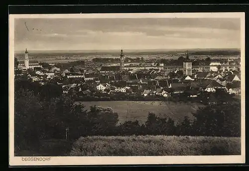 AK Deggendorf, Ortsansicht aus der Vogelschau mit Kirchen