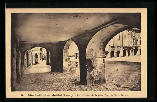 AK Saint-Sever-sur-Adour, Les Arceaux de la place Tour de Sol