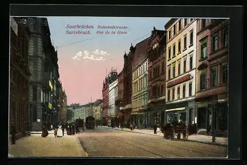 AK Saarbrücken, Bahnhofstrasse mit Strassenbahnen