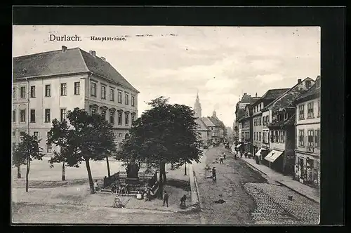 AK Durlach, Hauptstrasse mit Geschäften und Denkmal