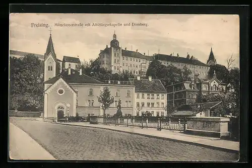 AK Freising, Münchenerstrasse mit Altöttingerkapelle und Domberg