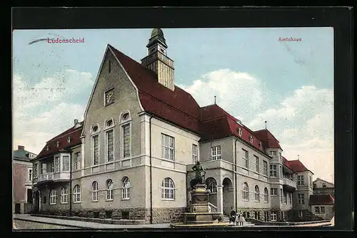 AK Lüdenscheid, Amtshaus mit Brunnen