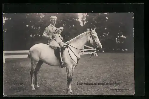 AK Kronprinz Wilhelm von Preussen mit seinem ältestes Sohn zu Pferd