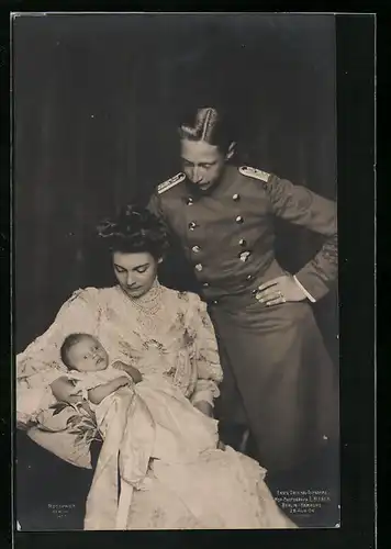 AK Kronprinz Wilhelm von Preussen mit Cecilie und Baby