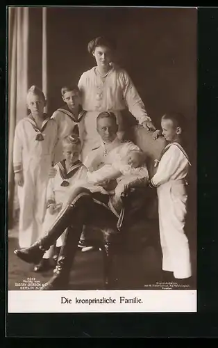 AK Portrait der kronprinzlichen Familie