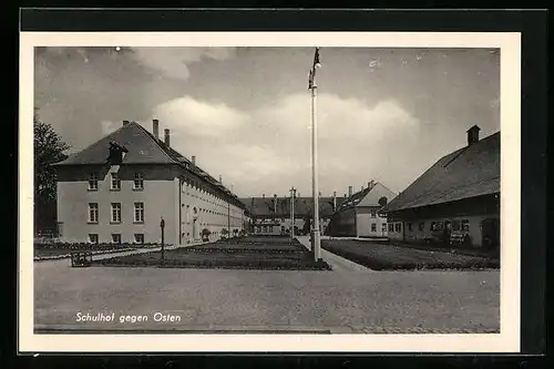 AK Triesdorf, Ackerbauschule, Schulhof gegen Osten gesehen