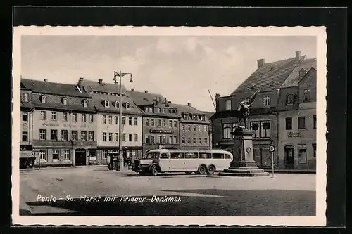 AK Penig i. Sa., Markt mit Kriegerdenkmal und Gasthaus Goldner Stern