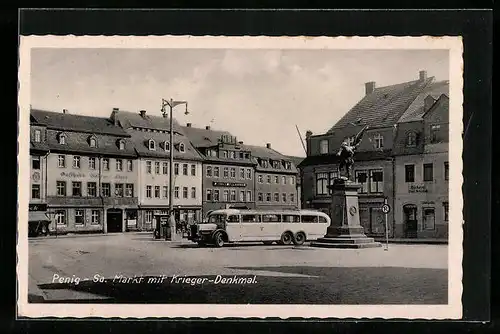 AK Penig i. Sa., Markt mit Kriegerdenkmal und Gasthaus Goldner Stern
