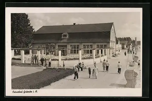 AK Grömitz i. H., Promenade mit Gasthaus Piratenkeller