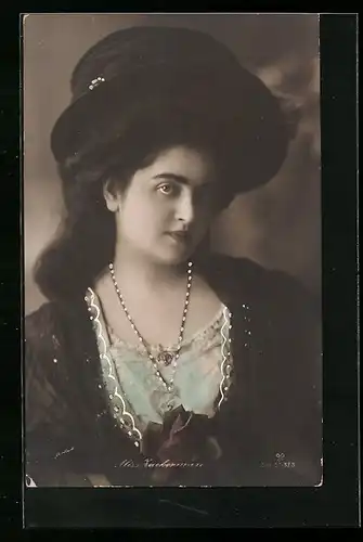 Foto-AK GG Co. Nr. 553 /3: Miss Zuckerman, junge Dame mit grossem Hut
