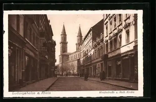 AK Ludwigshafen /Rh., Wredestrasse und Kath. Kirche